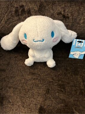 Cinnamoroll Plushie and Pin